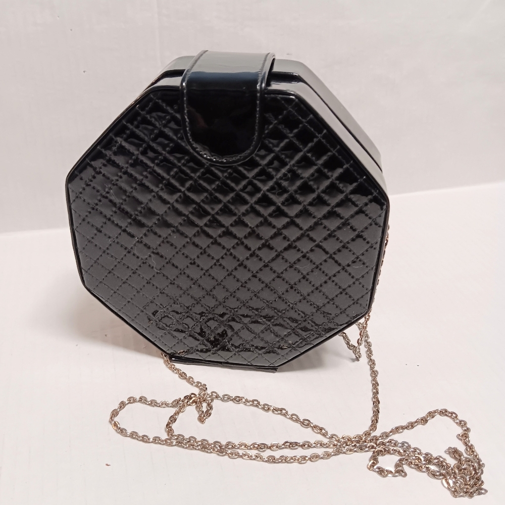 GINO quilted black patent leather hexagonal shoulder bag
